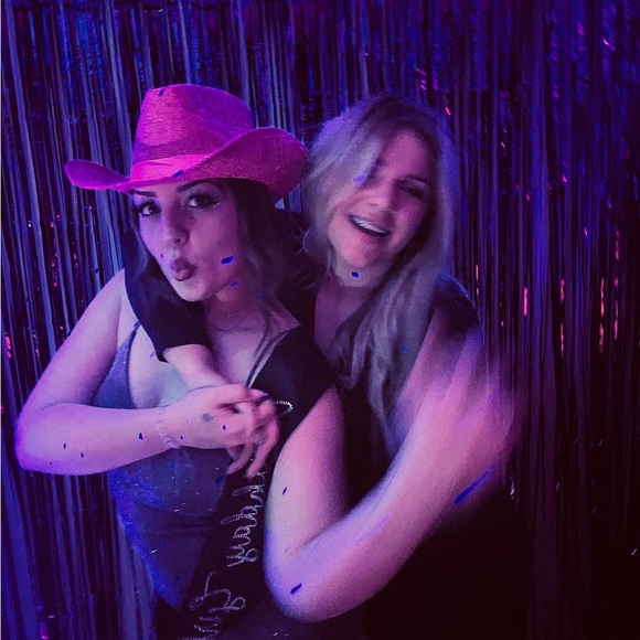 Meet your Posher, Kaylein - Picture 2 of 2